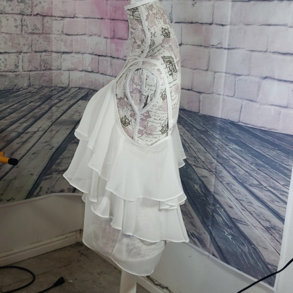 Off the shoulder white blouse Size Medium - Picture 2 of 4